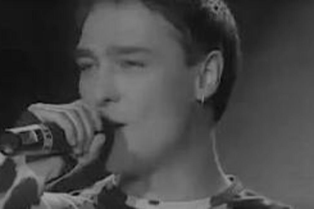 UMRO POZNATI PEVAČ U 48. GODINI: Nacija primila NAJTEŽE vesti