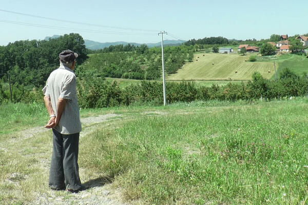 MILOMIR IZ KOŠTUNIĆA SVAKI DAN ČEKA KURIRA BRZE POŠTE: Ojađen je za 35.000 dinara zbog OVOGA! (FOTO)