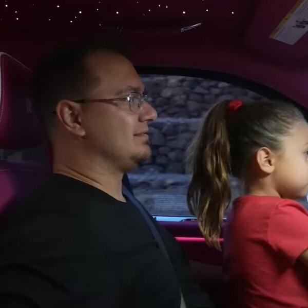 NAJBOLJI TATA NA SVETU ILI PRETERANO BAHAĆENJE? Pogledajte šta je kupio ĆERKICI, potrošio 350.000 dolara! (VIDEO)