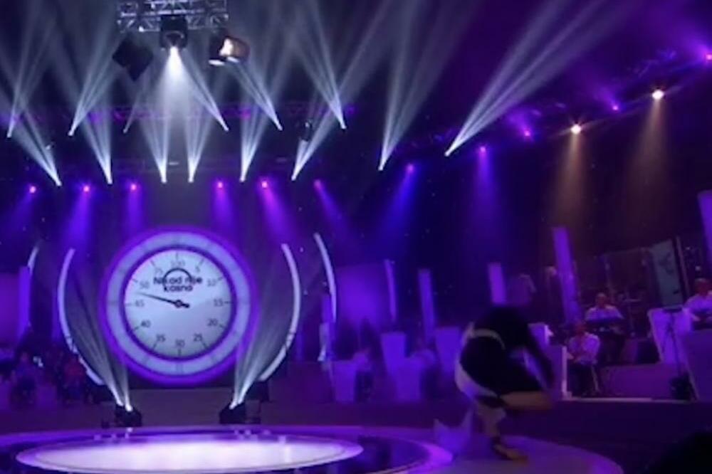 OVA BLAMČINA ĆE JE PRATITI CEO ŽIVOT: Naša čuvena VODITELJKA SE PROSULA USRED EMISIJE, iscurio i SNIMAK PADA