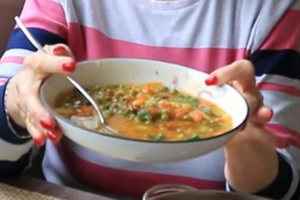 GRAŠAK SA KOBASICOM, SKROZ NEOBIČAN DOMAĆI RECEPT: Odlepićete od ukusa!