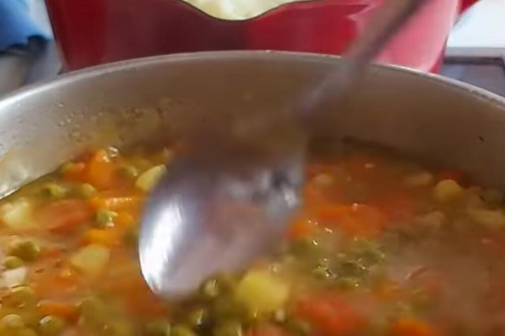 OD SADA VIŠE NIKADA NEĆETE PRAVITI ZAPRŠKU ZA GRAŠAK: Potreban je samo 1 SASTOJAK i biće ZDRAVIJI i GUST (RECEPT)