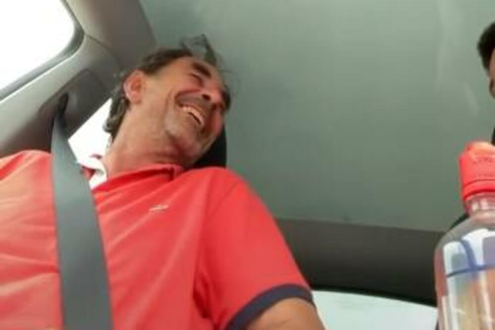 INTERNET GORI, NAJSMEŠNIJA STVAR U ISTORIJI UNIVERZUMA, PLAKAĆETE: Srbi se vozili u TESLINOM AUTU, PAZITE SAMO KAKO