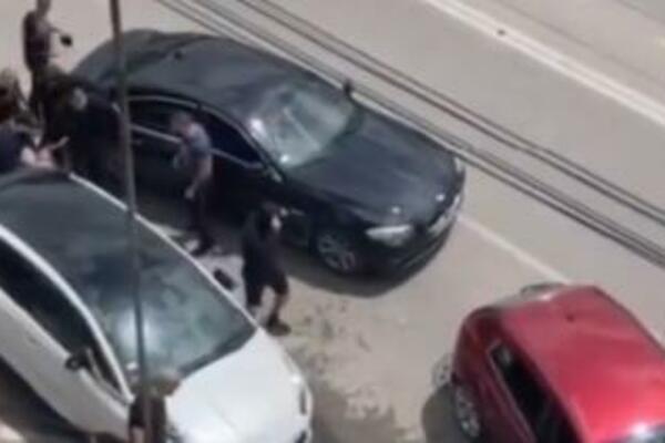 POHAPŠENI NASILNICI U SREMSKOJ MITROVICI: Pretučen mladić završio sa TEŠKIM POVREDAMA u bolnici