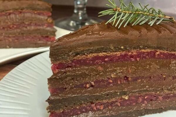 DOMAĆICE SE UTRKUJU ZA RECEPT OVE TORTE: Kremasta je i NE PEČE SE, najbolje osvežava