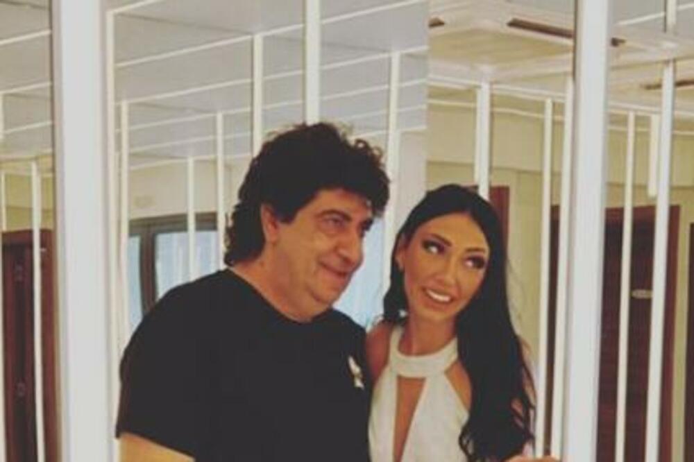 NAŠA PEVAČICA JE UDATA ZA 30 GODINA STARIJEG ČOVEKA KOG SVI ZNATE: Veoma je MOĆAN, a jednu stvar joj je BRANIO!