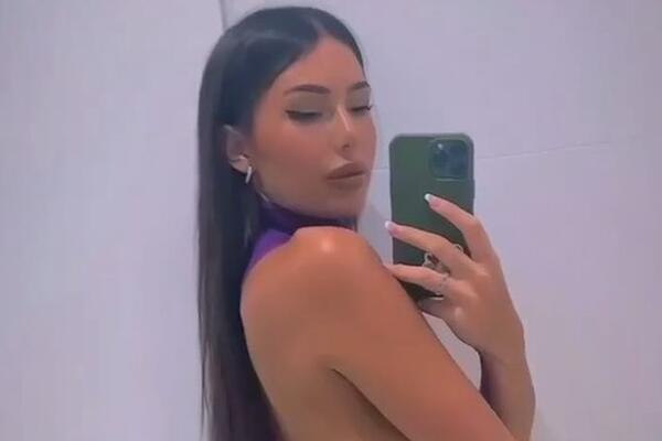 NE ZNA SE DA LI JE BOLJA SPREDA ILI OTPOZADI: Pevačica pokazala TELO u USKOJ HALJINI, a gola KOŽA izazvala HAOS!
