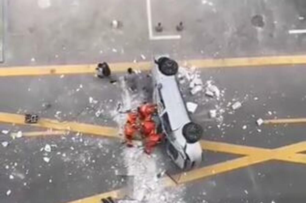AUTOMOBIL PAO SA 3. SPRATA ZGRADE: Ima poginulih (VIDEO)