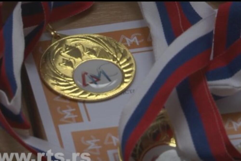 SRPSKI ĐACI DONELI MEDALJE IZ ESTONIJE NA VASKRS: Jedan naš učenik proglašen APSOLUTNIM POBEDNIKOM, BRAVO! (FOTO)