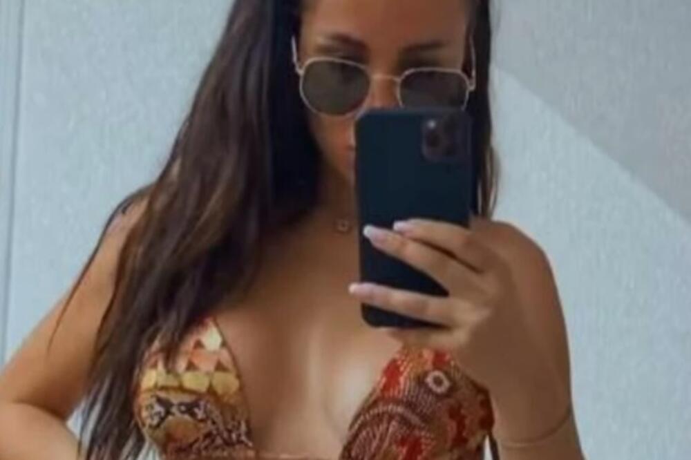 NAPUCANA I ZATEGNUTA, PRAVA POSLASTICA! Lepa Bojana odmah pokazala ŠTA NJEN MUŽ GLEDA SVAKI DAN, ali i PIPKA (FOTO)