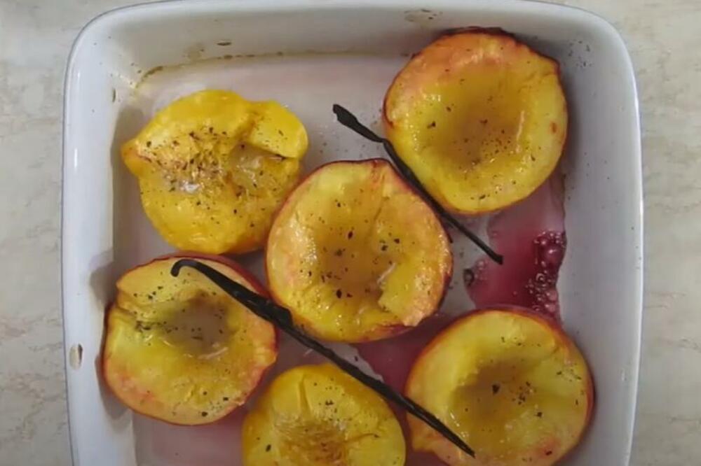 NAJTRAŽENIJI RECEPT OVOG LETA: Zapečene BRESKVE sa sladoledom ćete "smazati" bez griže savesti