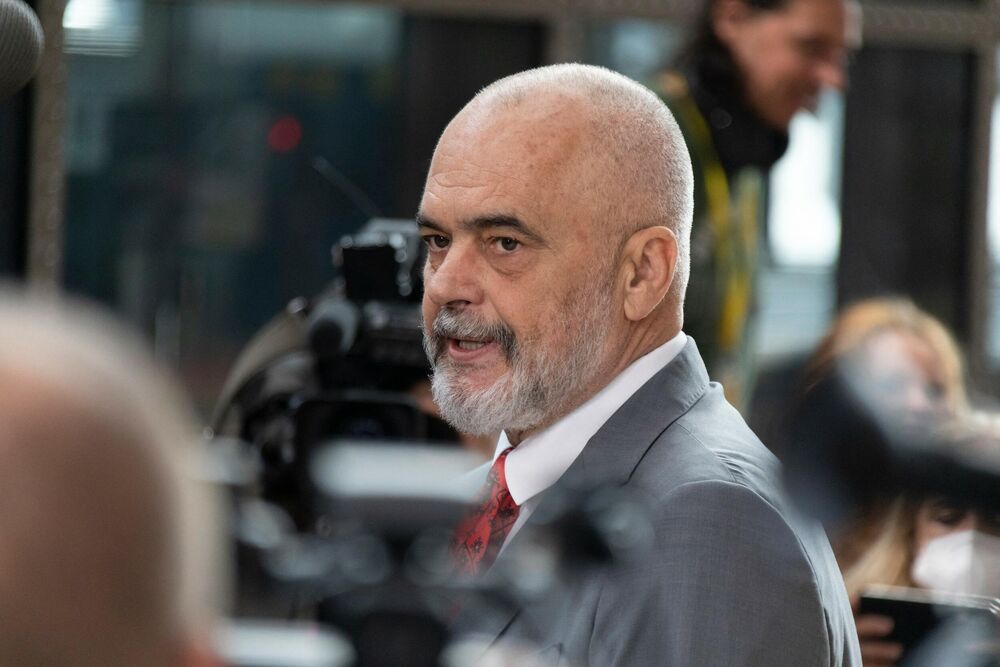 Edi Rama pozvao Kfor da preuzme kontrolu nad severom Kosova