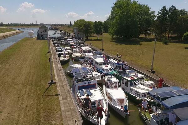 ČISTA VODA, ČISTA LJUBAV: Međunarodna regata Vode Vojvodine, 81 plovilo sa 328 učesnika, kroz 8 opština i gradova