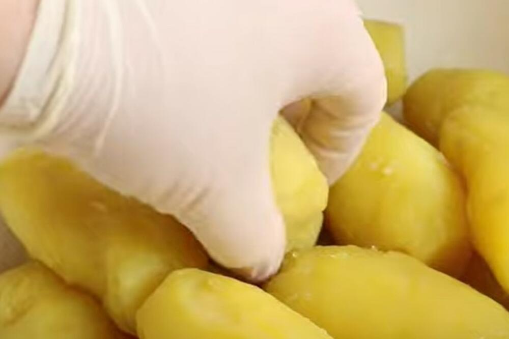 ZBOG 1 GREŠKE VAM PROPADA KROMPIR SALATA: Ovo OBAVEZNO morate da URADITE sa KROMPIROM