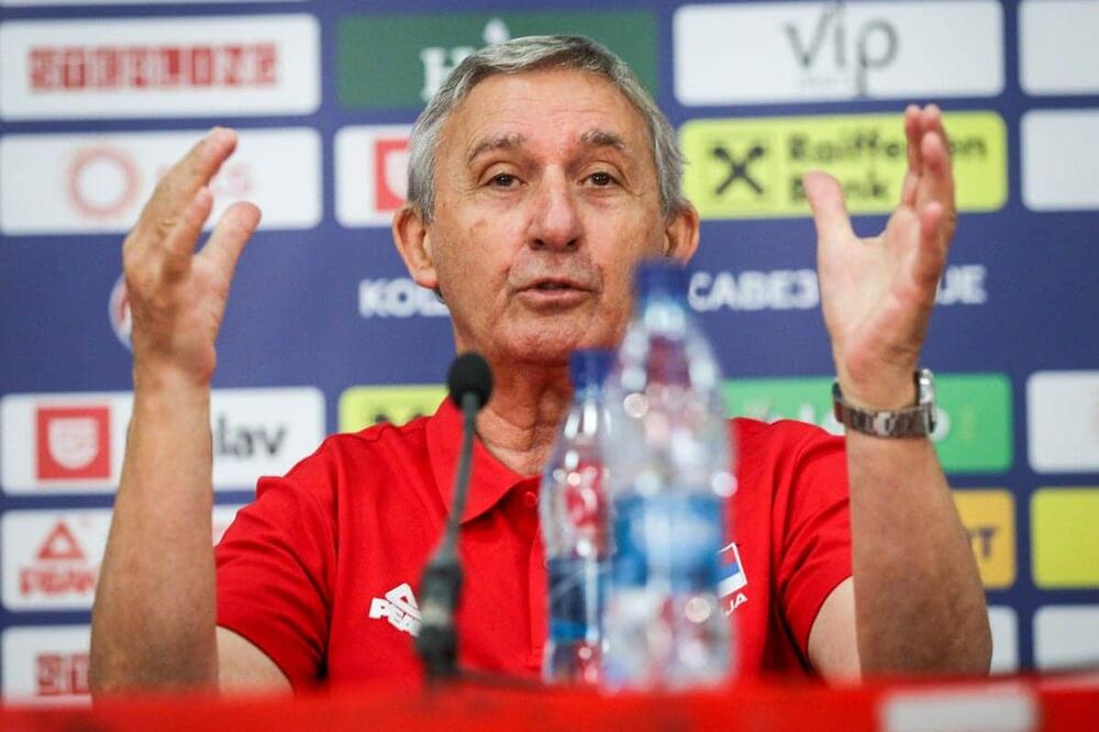 PEŠIĆ ISKREN DO KOSKE POSLE BOLNOG PORAZA: Iznerviralo ga pitanje o Teodosiću!