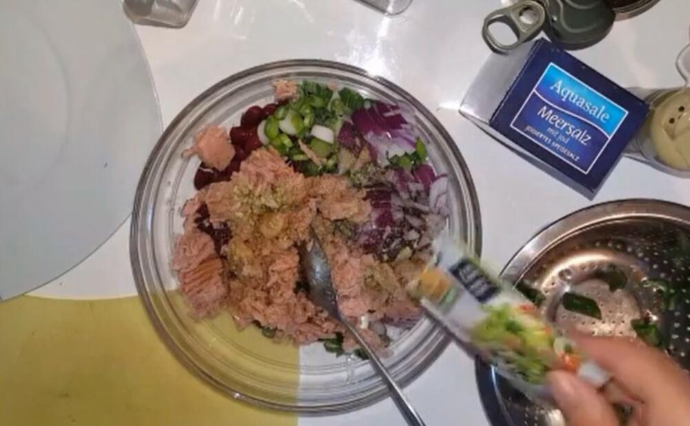 Salata sa tunjevinom i pasuljem