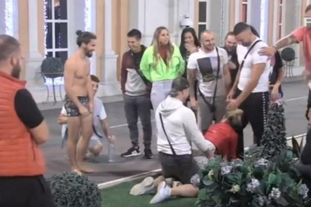 NASRED DVORIŠTA! Cela Zadruga gledala kako je tada ON OTPOZADI!