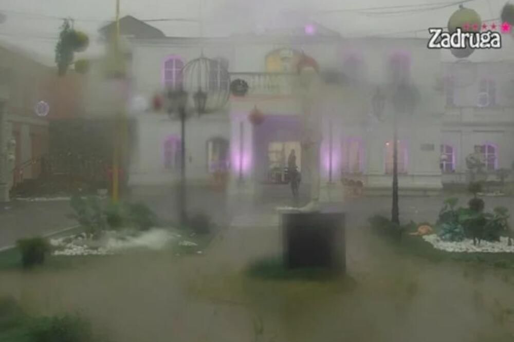 VODA UŠLA U ZIDINE ZADRUGE I KRENULA DA DIVLJA: Učesnici strahuju za svoje živote!