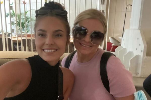 MAJKA DŽEJLE RAMOVIĆ JE BRUTALNA BOMBETINA! Internet GORI OD NJENIH VRELIH IZDANJA: Au, ovo je za INFARKT! (FOTO)