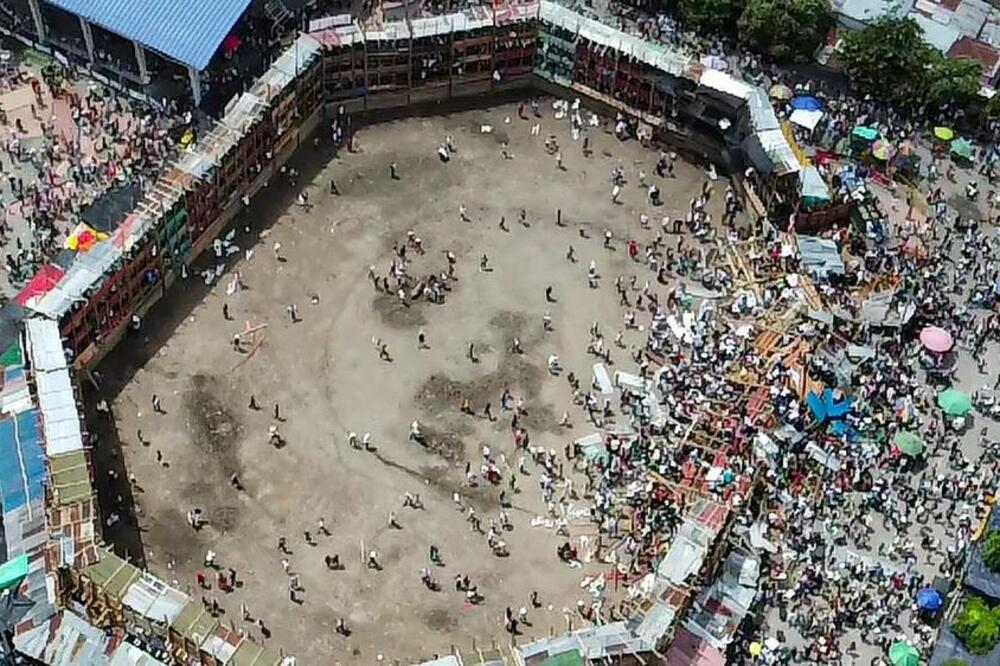 HOROR U KOLUMBIJI: Urušila se tribina tokom borbe sa BIKOVIMA, među poginulima i BEBA! (VIDEO)