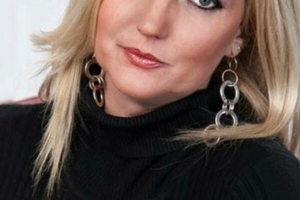 SRPSKI VODITELJ SE POTRESNIM REČIMA OPROSTIO OD SUPRUGE: "Ispratili smo je na večni počinak sa nebeskim kočijama"