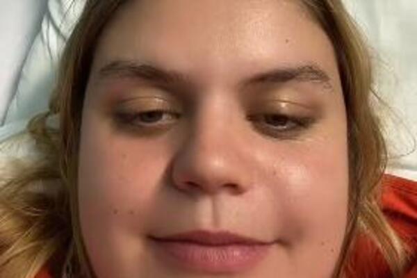 ZAVRŠILA U WC-U, A ONDA JOJ SE DESILA JEZIVA STVAR: Zanemela je kada je OVO počelo da IZLAZI IZ NJE