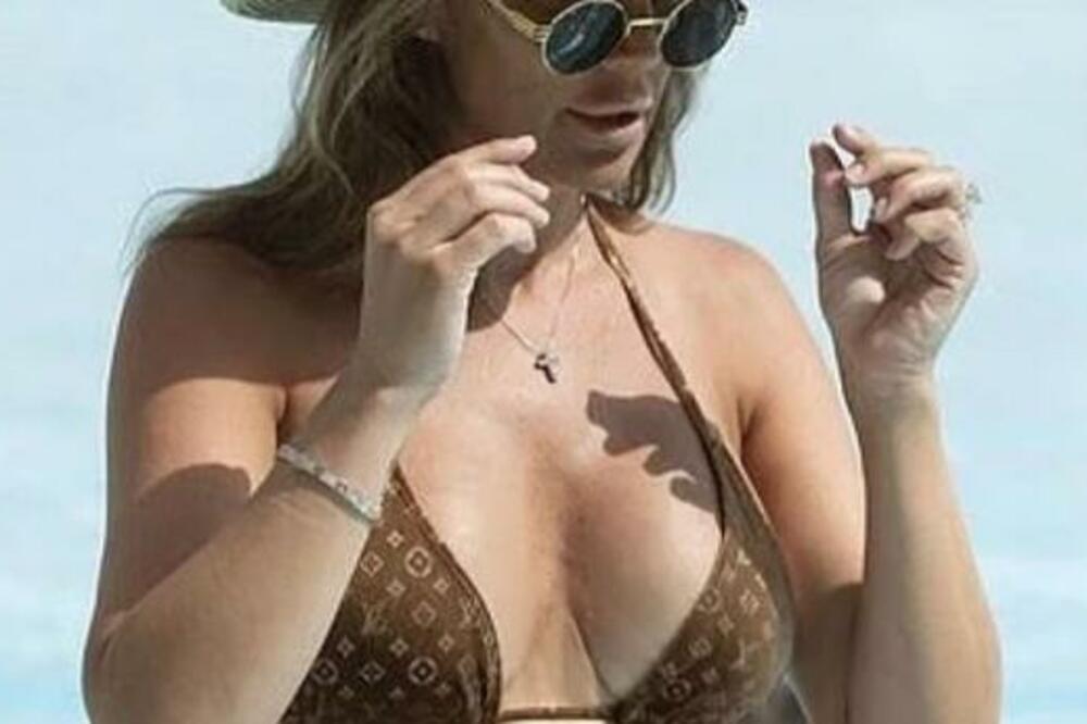 NAKON ŠTO JE URADILA OVO SA VAGINOM, SE*S JOJ JE MNOGO BOLJI: Manekenka pokazala ŠOK stvar (FOTO)