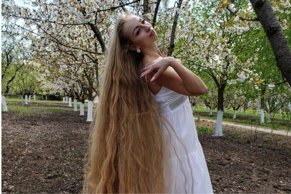 OVA DEVOJKA SE NIKADA NIJE OŠIŠALA! Mnogi se JEŽE kada vide njenu kosu (VIDEO)