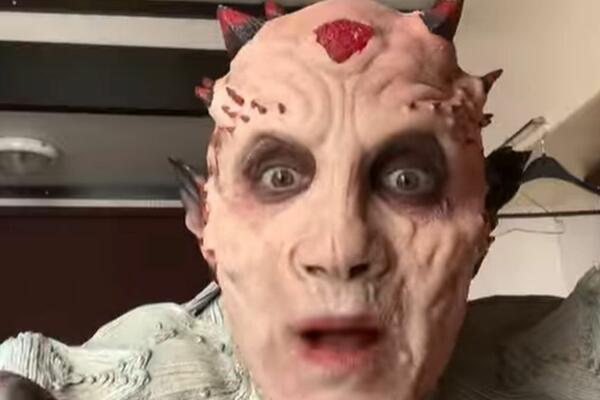 POZNATI SRBIN ŠOKIRAO IZGLEDOM, PREPLAŠIO I KOLEGE: Pogodite ko je u pitanju! (VIDEO)