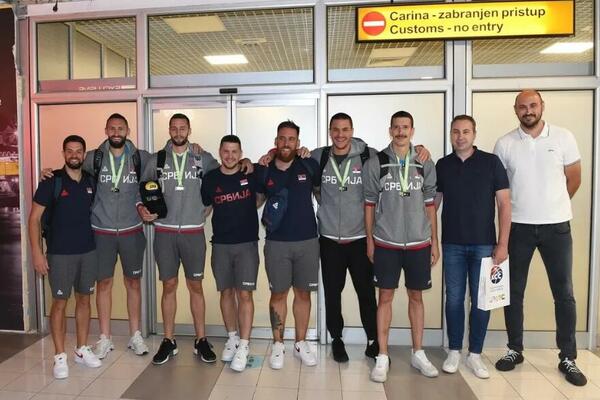 ZLATO STIGLO U SRBIJU! Svetski šampioni doputovali u Beograd! (FOTO)
