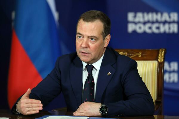 "KUVA" NA RELACIJI RUSIJA- FRANCUSKA: Medvedev izneo žestoke optužbe na Makronov račun! Kaže da za ovo nema oprosta