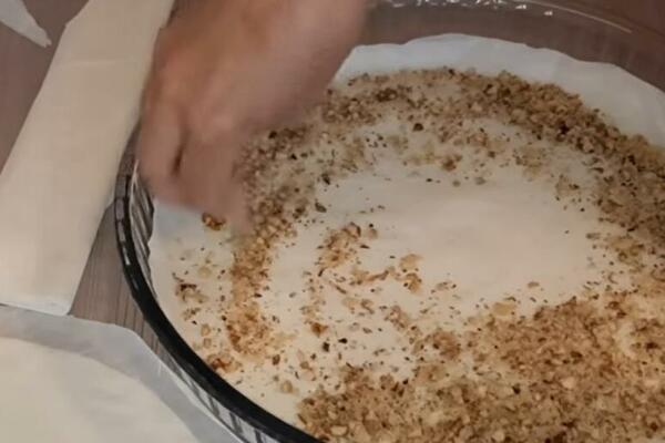 BAKLAVA SA ČOKOLADOM I ORASIMA: Pravi se od Beograda do Istanbula - SVE CURI kad zagrizete (VIDEO)