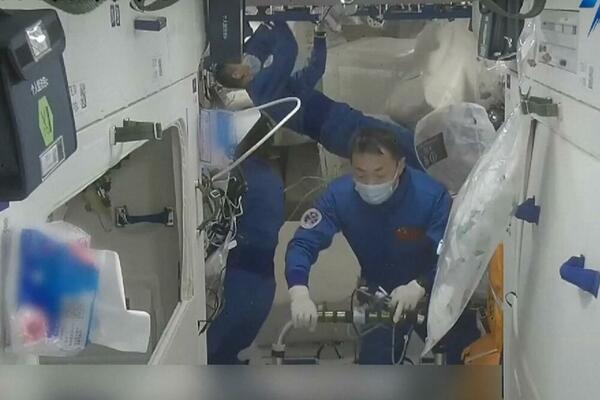 SOCIOLOGIJA SVAKODNEVNOG ŽIVOTA U VASIONI: Kako tajkonauti čiste svemirsku stanicu? (VIDEO)