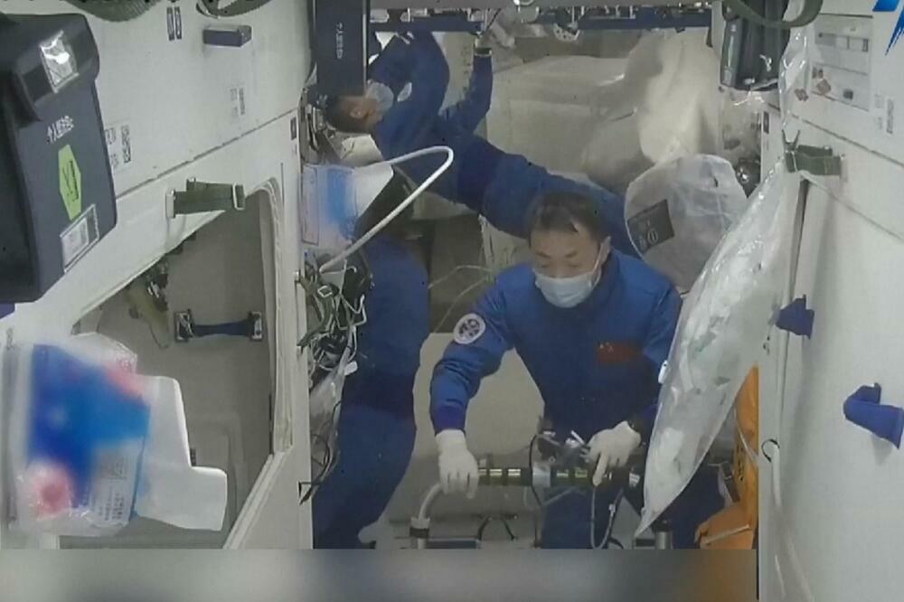 SOCIOLOGIJA SVAKODNEVNOG ŽIVOTA U VASIONI: Kako tajkonauti čiste svemirsku stanicu? (VIDEO)