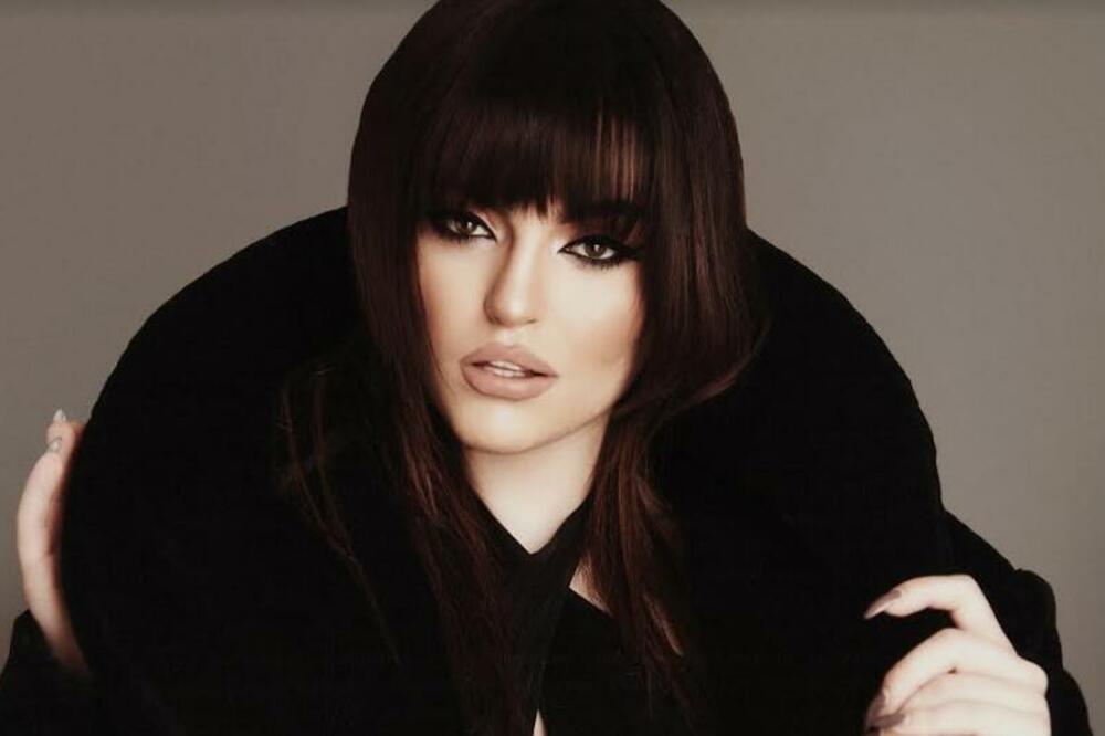 LINA PEJOVSKA U SVOM PREPOZNATLJIVOM STILU!: "Zora je" premijerno na festivalu Skale