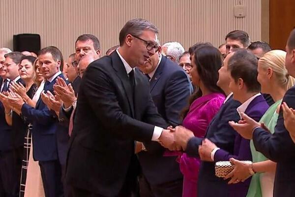 VUČIĆ NA SVEČANOJ CEREMONIJI UOČI VIDOVDANA: Krestić: Nauka i politika ne smeju da budu u raskoraku