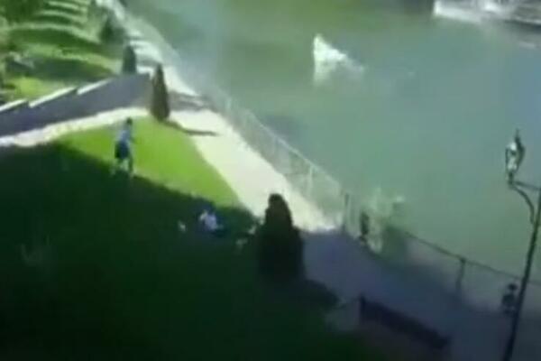 UHVAĆEN TRENUTAK PADA RUSKE RAKETE NA TRŽNI CENTAR! Ljudi panično BEŽALI, sve se TRESLO (VIDEO)