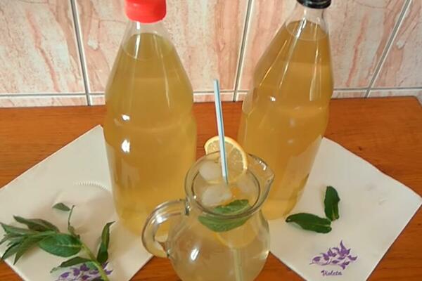 OVO JE SIRUP ZA ČIJI RECEPT SVAKA DOMAĆICA TRAGA: Napravite PRAVI SIRUP OD NANE, deca će ga prosto obožavati!