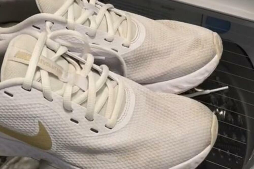 Rešite se NEPRIJATNOG mirisa: Stavite jednu kašiku sode bikarbone u OBUĆU i zaboravite na smrad