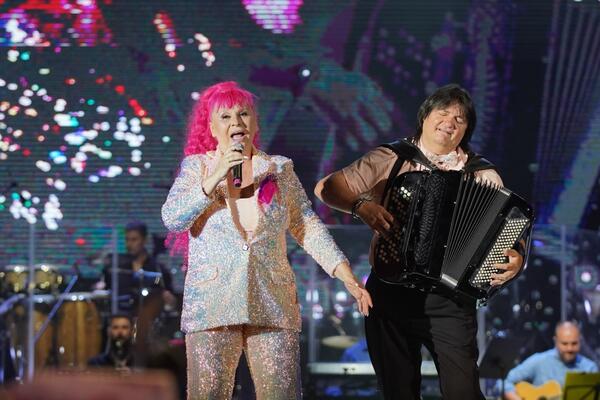 KEMIŠ JE SINOĆ BIO UZ ZORICU, A SADA VIDIMO I NJEGA: Ovog čoveka SVI ZNATE, a niste znali da je ON njen PRVI MUŽ