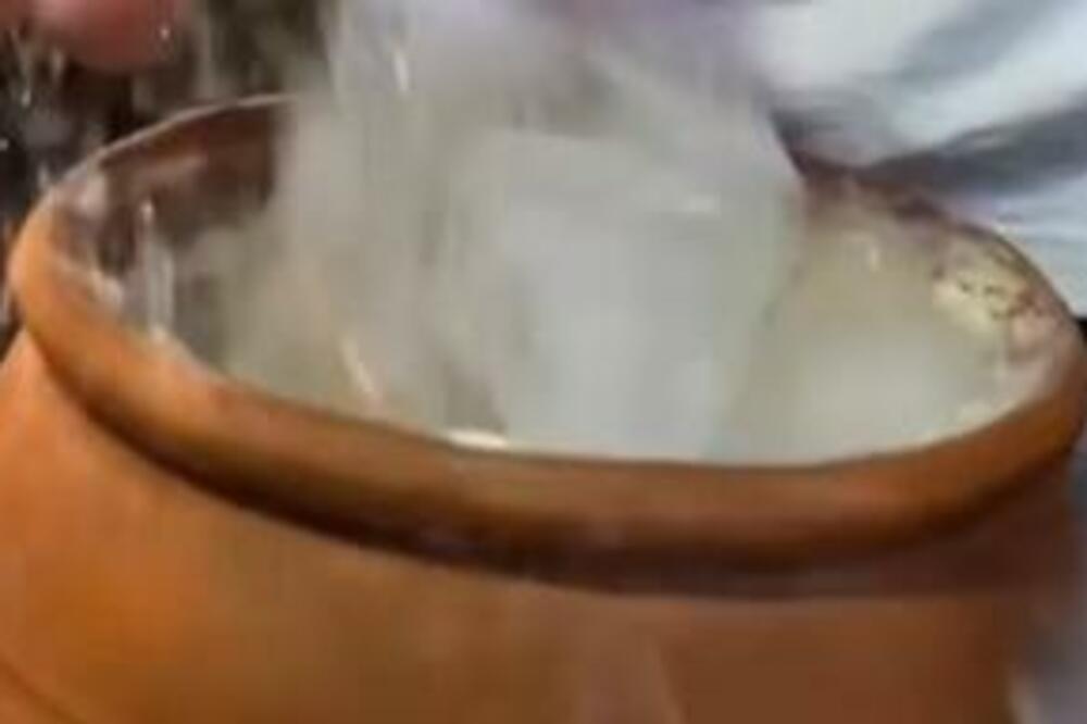 RUSKI ENDOKRINOLOG OTKRIO DOMAĆU SMESU KOJA SPUŠTA PRITISAK I HOLESTEROL DOK TREPNETE: Ovo vas "POPRAVLJA" cele