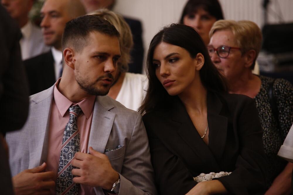 MILOŠ BIKOVIĆ ISKEŠIRAO 500 EVRA ZA NOĆ ZBOG SVOJE VOLJENE: Napravio joj BAJKU NA LETOVANJU! (FOTO)