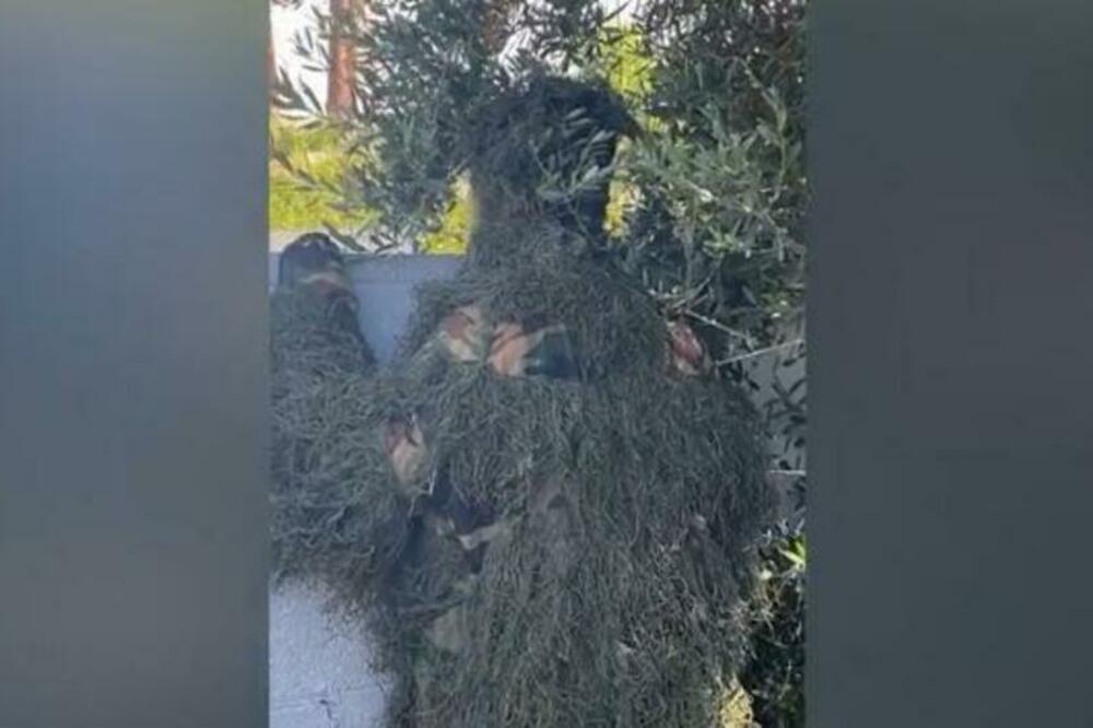 SNIMAK OCA I ĆERKE IZAZVAO GNEV NA MREŽAMA: Čuli se glasni ZVUKOVI, supruga sve gledala (FOTO)