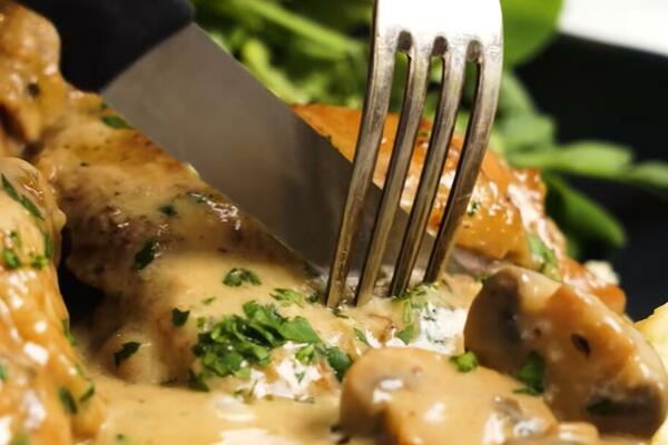 OVAKO FRANCUZI SPREMAJU SPECIJALITET SA PILETINOM: Bataci su SOČNI i MEKANI zbog 1 PRELIVA, RECEPT će vas ZALUDETI