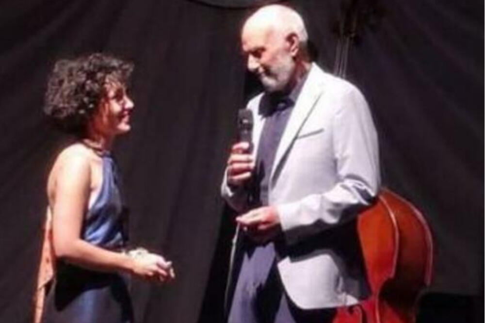 ZAPEVALA "TAMO DALEKO" USRED BEOGRADA, A ONDA SE POJAVIO ON: Barbara Pravi plakala kao kiša na koncertu (FOTO)