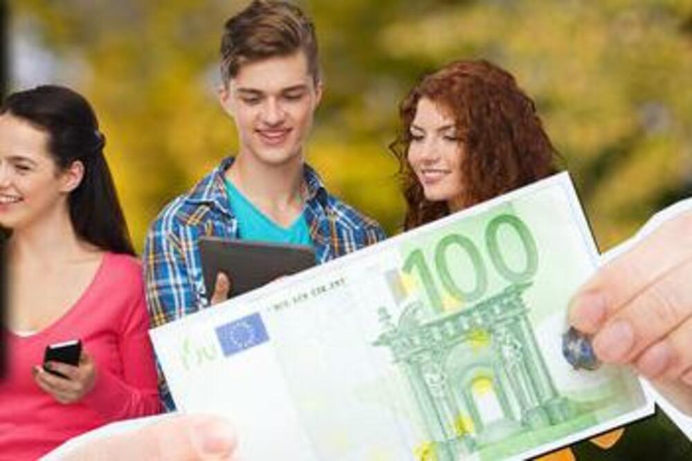 POVEĆANI IZNOSI KREDITA I STIPENDIJA: Evo koliko novca će sada primati UČENICI I STUDENTI U SRBIJI!