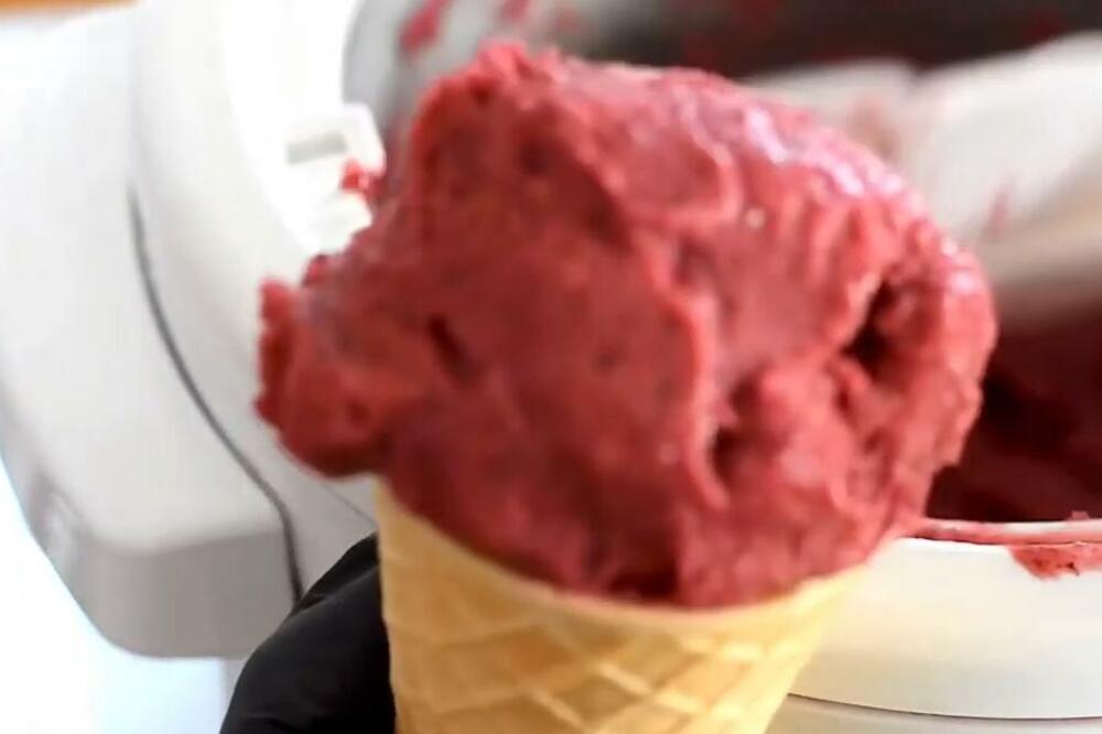 NAPRAVITE DOMAĆI SLADOLED OD ŠUMSKOG VOĆA: Ovakvo OSVEŽENJE nećete PRESTATI DA JEDETE, kupovni ZABORAVITE! RECEPT