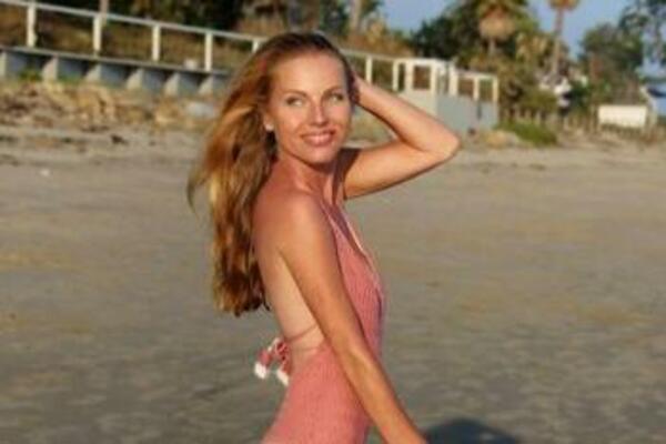 KAD VIDITE FIZIČKE ATRIBUTE OVE SRPKINJE, DOŽIVEĆETE TO NA JUTRO: Svi gledaju DOLE (FOTO)