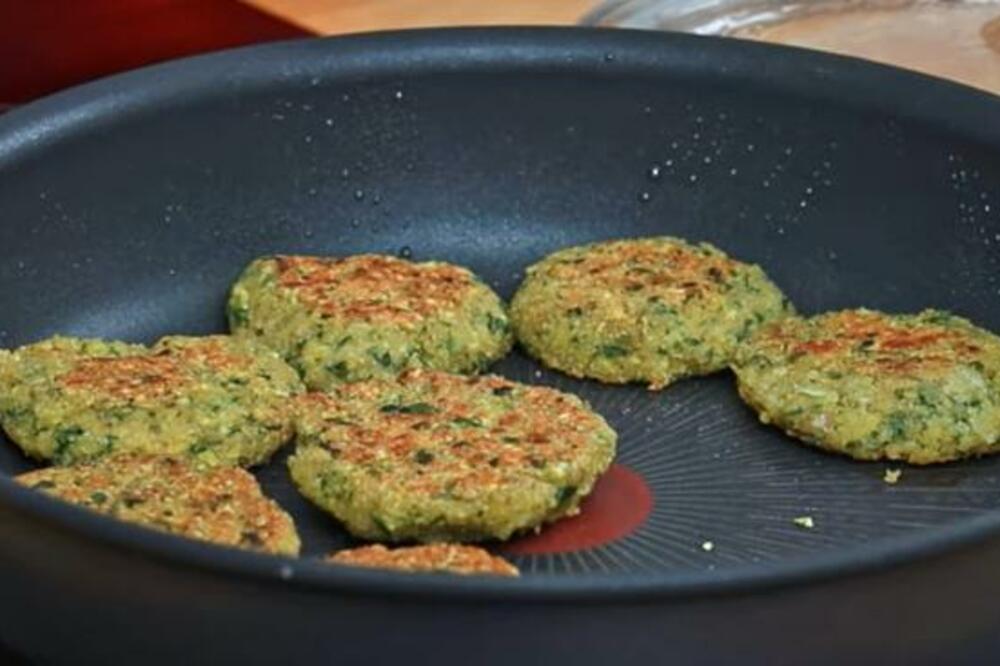 SRBI, OVAJ DORUČAK TREBA DA POČNETE DA JEDETE STALNO: Sprema se za 200 DINARA, ništa ZDRAVIJE NISTE PROBALI! RECEPT