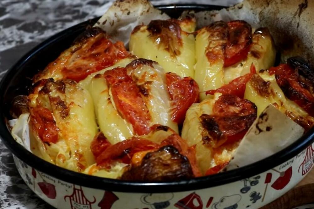 NAPRAVITE PUNJENE PAPRIKE NA ZDRAVIJI NAČIN: Izbacite MESO i DODAJTE 1 POVRĆE, bolje NIKADA NISTE PROBALI (RECEPT)